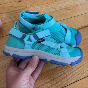 NEW TEVA outflow universal sandal in blue/teal. Size 13